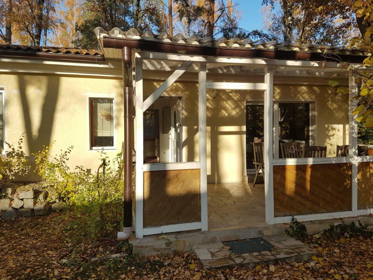 Gemutlicher Ferienbungalow Am Felsensee Bei